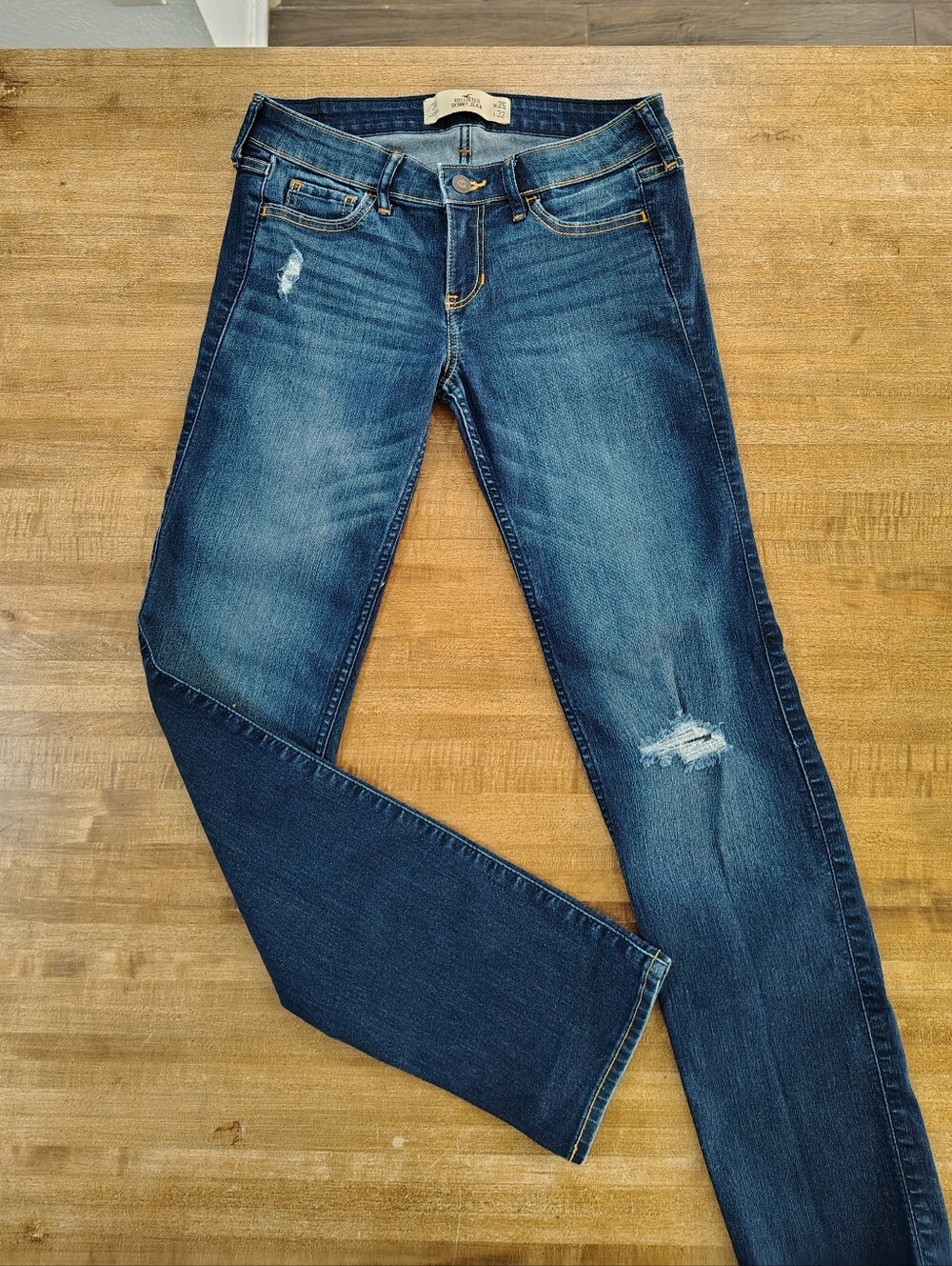 HOLLISTER California Dark Blue Lightly Distressed Low Rise Skinny Jeans Stretchy